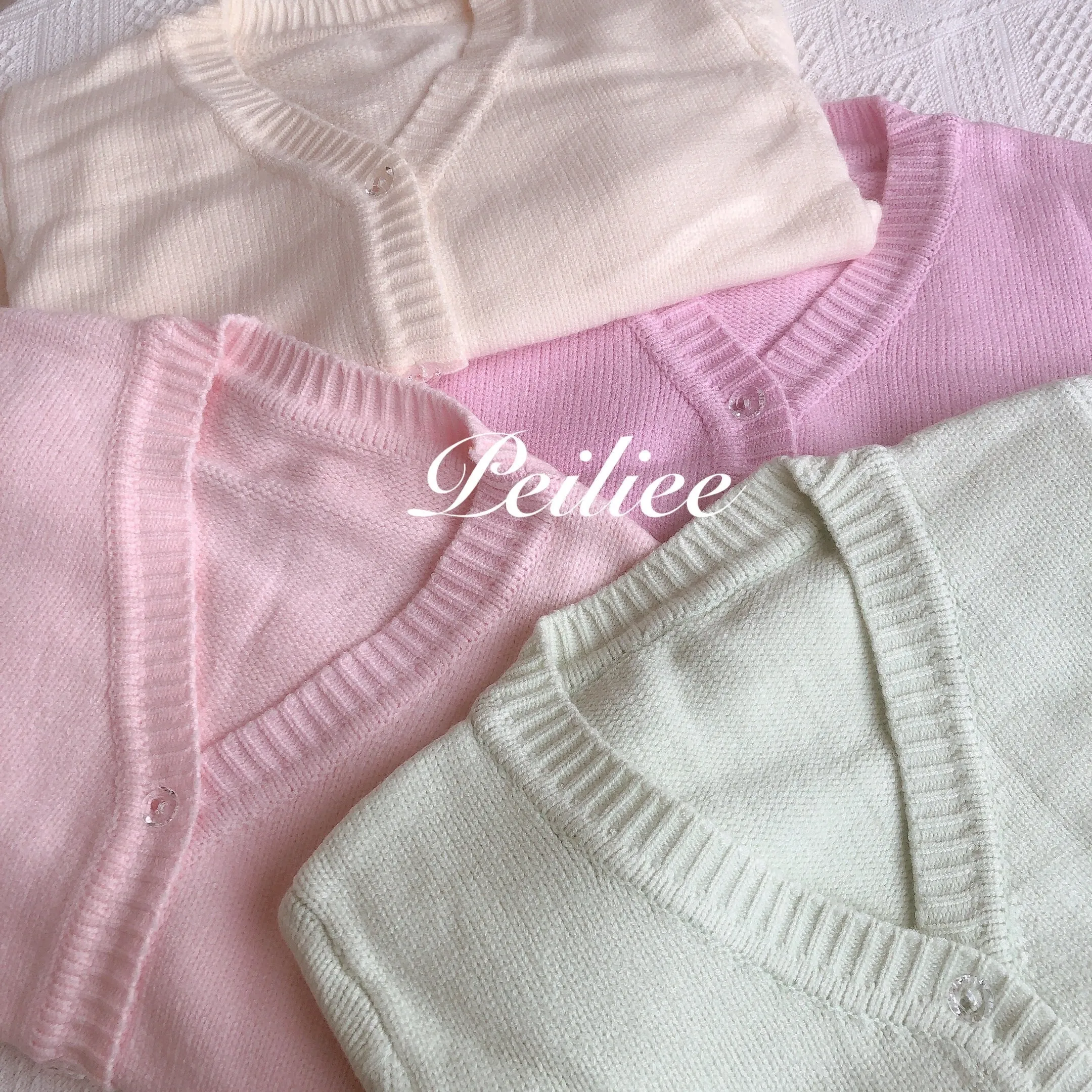 [By Peilieeshop] The Dancing Swan Soft Cardigan