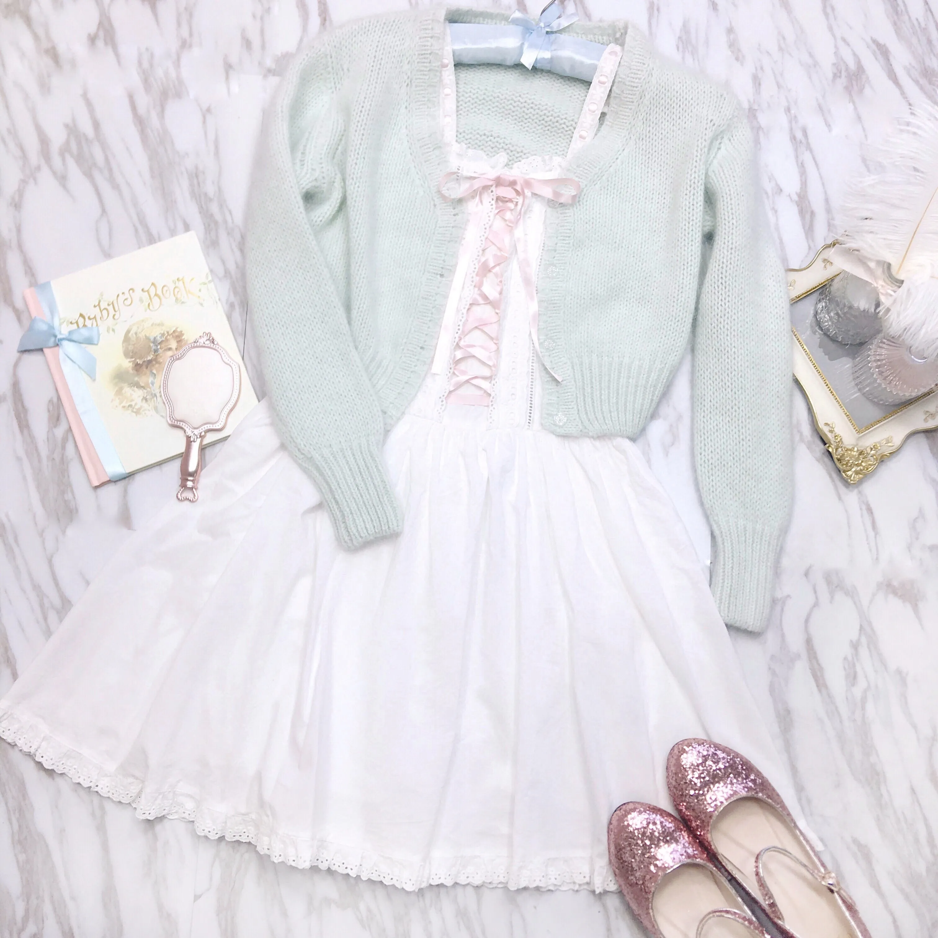 [By Peilieeshop] The Dancing Swan Soft Cardigan