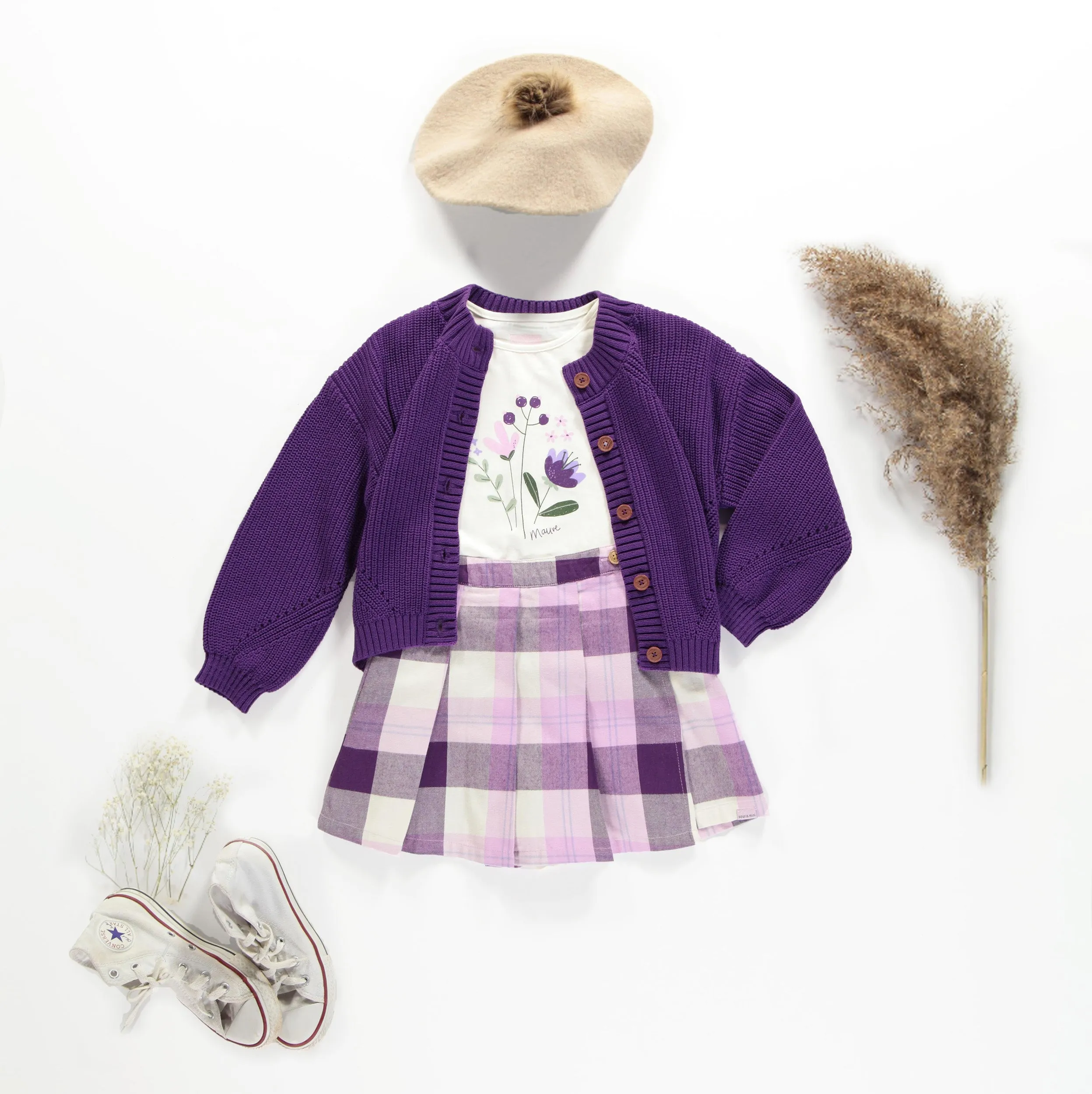 Cardigan de maille mauve de coupe décontractée à manches amples, enfant || Relaxed fit purple knitted cardigan with loose sleeves, child